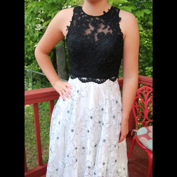 Prom Dress- JVN Size 4 - Picture 1 of 8